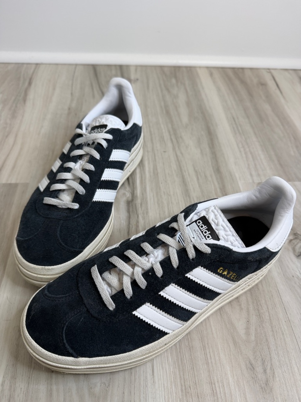 Adidas  Gazelle Low-Top Sneakers in Black and White platform size 8 women’s - Picture 3 of 14